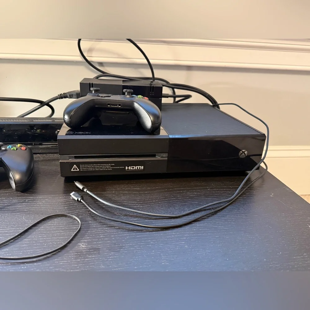 Xbox One 365 GB Console, Kinect, Controllers, Headset, Power Supply, Games